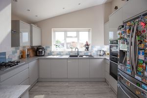 6 Hillside_Kitchen- click for photo gallery